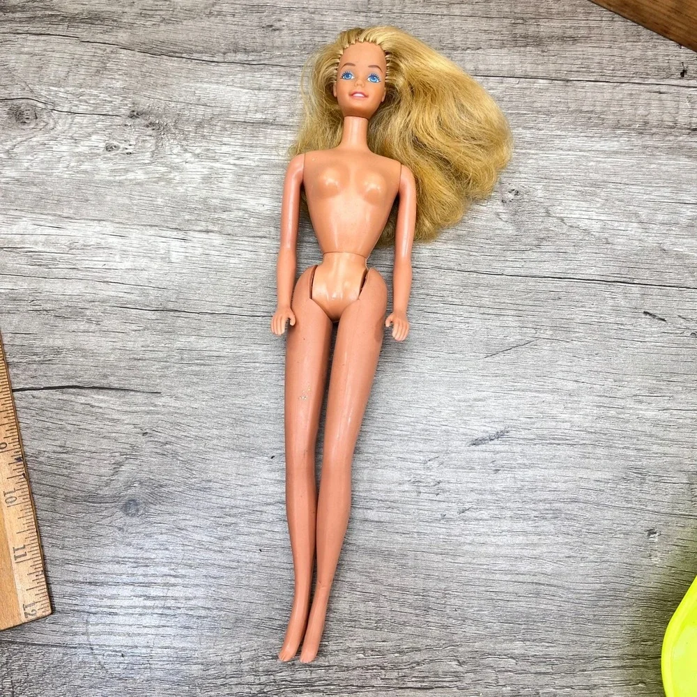 Vintage Barbie Doll Superstar Era Palm To Rear Hands Blonde Hair‎ Early 80s